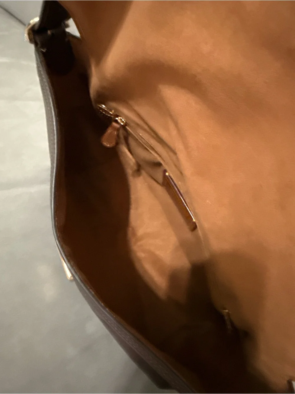 Coach Dark Brown Leather Shoulder Bag with Gold Hardware - Picture 4 of 5